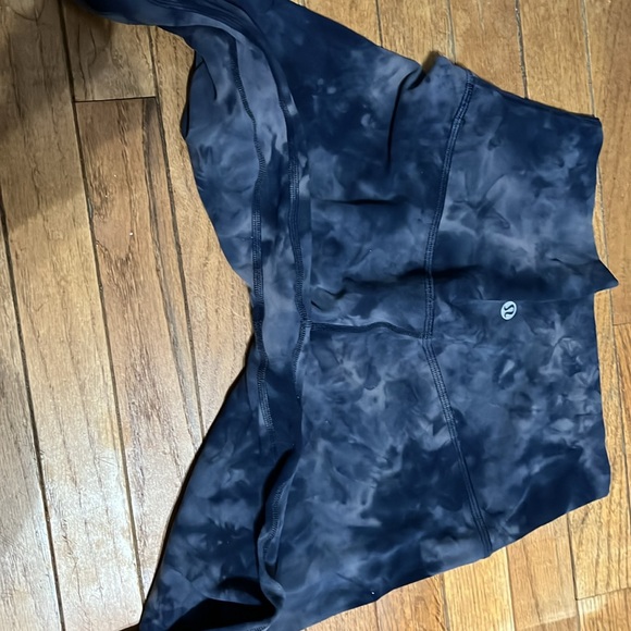 Lulu Lemon Tie Dye bundle Leggings and Shorts , Size- 10! EUC - Picture 4 of 10